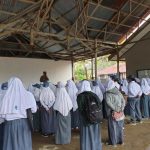Kapolsek Bambalamotu Ajak Siswa SMA Divaksin