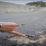 Pembangunan Jalan Latasir di Jalan Dewi Sartika Jadi Sorotan, Baru Dibangun Terkupas dan Tumbuh Rumput