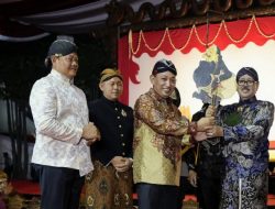 Pagelaran Wayang Kulit, Kapolri : Pelestarian Budaya Hingga Dekat dengan Masyarakat