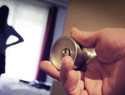 Istri Seorang Polisi di Donggala Kedapatan di Kamar Hotel   