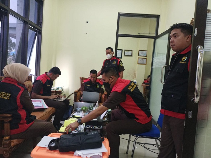 Tim penyidik Kejati Sulteng melakukan penggeledahan di Kantor Pertanahan Kota Palu, di Jalan Kartini, Rabu kemarin, 27 Juli 2022 pukul 09.00 wita.