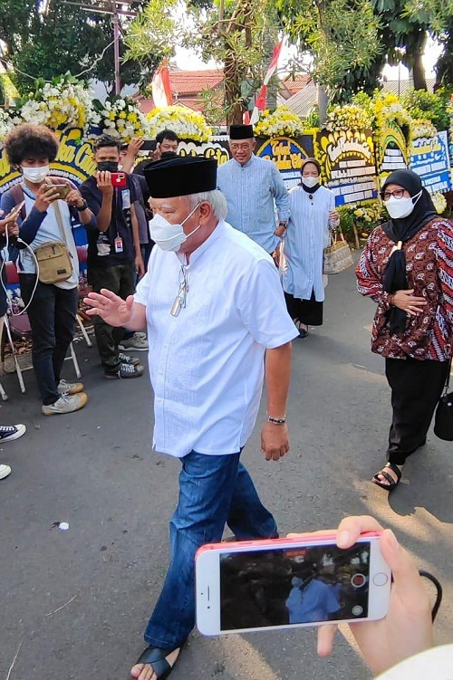 Menteri PUPR Basuki Hadimuljono melayat ke rumah duka. (FOTO : TWITTER ERA.id)