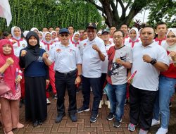 Gerakan Pembagian Bendera Merah Putih di Pemprov Sulteng