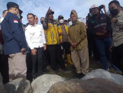 Menteri Sosial Kunjungi Pengungsi Banjir di Pakuli Utara dan Beri Bantuan Rp608 Juta