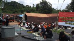 Polri Gelar Salat Jumat dan Salat Gaib Berjamaah di Lokasi Gempa Cianjur