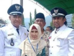 Momen Bahagia Orangtua Saksikan 2 Putranya Dilantik Jadi Kepala Desa