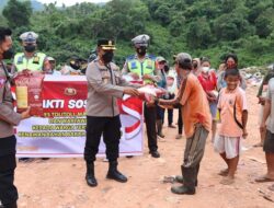 Kapolres Tolitoli Salurkan Sembako di TPA Kabinuang 