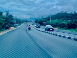 Pekerjaan Aspal Jalan Soekarno – Hatta Pada Proyek Rekonstruksi Jalan Lingkar Dalam Kota Palu I Diduga Tidak Sesuai Perencanaan, Warga : Jalan Ini Langganan Genangan Air
