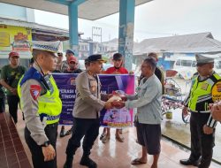 Operasi Keselamatan Tinombala 2023, Kapolres Tolitoli Bagikan Beras Kepada Pengemudi Ojek dan Tukang Becak