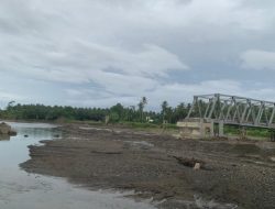 Pekerjaan Jembatan Rp14 Miliar Berhenti