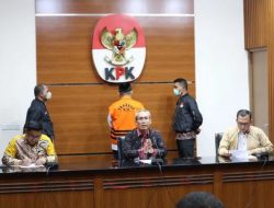 KPK Tahan Mantan Bupati Sidoarjo