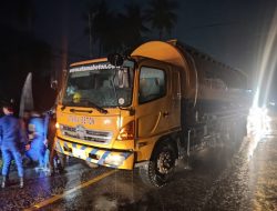 Personil Ditpolairud Evakuasi Korban Lakalantas