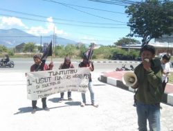 LS-ADI Gelar Aksi di Polda Sulteng