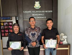 Dua Jurnalis Morowali Utara Dianugerahi Penghargaan oleh Kejaksaan Negeri Kolonodale