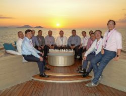 Kapolri Jenderal Listyo Sigit Prabowo Memanjakan Delegasi AMMTC dengan Sunset Indah di Labuan Bajo