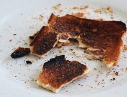 Waspadai Makanan Terlalu Matang, Risiko bagi Kesehatan, Apa Saja?