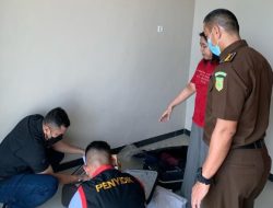 Penyidik Kejati Sulteng Geledah Rumah Tersangka KB, Terkait Kasus Korupsi Proyek Jalan Nasional