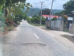 Pengerjaan 2022, Jalan Lolu – Pombewe Mulai Berlubang dan Retakan