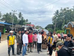Calon Gubernur dan Wakil Gubernur Sulteng Anwar-Reny Tinjau Penanganan Banjir di Desa Tindaki