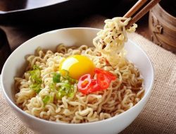 Waspadai Dampak Kesehatan dari Konsumsi Mi Instan Secara Rutin