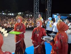 Dihadapan Belasan Ribu Massa di Batui, Anwar Hafid Ajak Masyarakat Memilih Dengan Hati dan Akal 