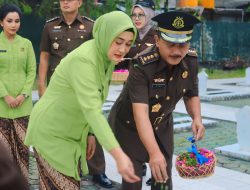 Upacara Ziarah di Taman Makam Pahlawan Palu Peringati Hari Bhakti Adhyaksa ke-64