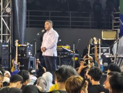 Ketua Demokrat Palu Janjikan Kado Kemenangan di Deklarasi Anwar – Reny