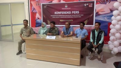 Rahmad – Rasyid Jalani Tes Kesehatan, Kompak Pakai Baju Biru Tiba di RSUD Undata