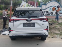Kecelakaan di Simpang Empat Jalan Untad 1, Mobil Baku Tabrak 1 Korban Dilarikan ke Rumah Sakit