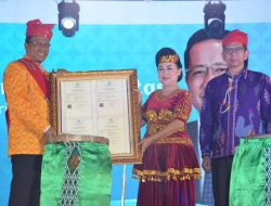Menkumham Serahkan Sertifikat Kekayaan Intelektual Komunal di Festival Danau Poso 2024