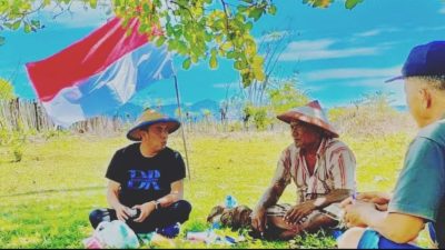 Momen Lucu Saat Rahmad Arsyad Blusukan di Desa Balukang, Warga Sebut “Pak Kadin Maju Jadi Bupati?”