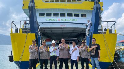 Kapolres Morowali Utara Pimpin Langsung Pendistribusian Logistik Pemilu ke Dua Kecamatan Pulau