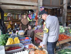 Kapolres Morut Cek Harga Sembako Jelang Ramadhan di Pasar Ponteoa Beteleme