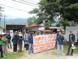 Anggota PPS Demo Menuntut Honor Belum Dibayarkan KPU Sigi