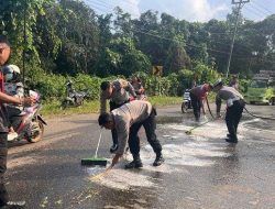 Tumpahan Solar di Jalan Trans Sulawesi, Polres Morut Mengimbau Pengguna Jalan Tetap Waspada