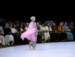 Batik Bomba Tampil Memukau di Jakarta, Tenun Khas Donggala Makin Dilirik Dunia Fashion