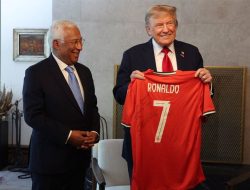 Ronaldo Kirim Jersey Bertanda Tangan untuk Donald Trump, Ajak Bermain untuk Perdamaian