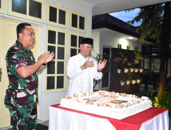 Danrem 132/Tadulako Bawa Kejutan ke Rumah Kapolda Sulteng, TNI-Polri Tunjukkan Kekompakan di HUT Bhayangkara Ke-79