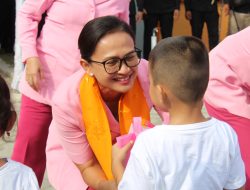 Ketua Pembina Yayasan Kemala Bhayangkari Ny. Juliati Sigit Prabowo Kunjungi Palu, Resmikan TK dan Panen Pekarangan Bergizi