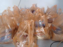 Pasangan di Desa Tinombala Gelar Aksi Jumat Berkah, Berbagi Sembako untuk Janda, Lansia, dan Anak Yatim
