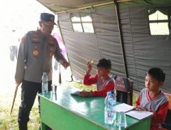 Sisi Humanis Kapolda Sulteng, Sapa Siswa Yang Belajar di Tenda Sekolah Darurat