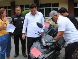 Haru di Mapolresta Palu, Ibu Rumah Tangga Menangis Bahagia Saat Motor Hilangnya Ditemukan Tim Resmob Tadulako