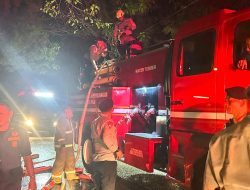 Gerak Cepat Brimob Padamkan Kebakaran Rumah di Jalan Nokilalaki Palu