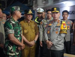 Menjelang Malam pergantian Tahun baru 2026, Kapolda dan gubernur cek langsung kesiapan pesonel Pengamanan di Pos Pam Kota Palu 