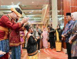 Kukuhkan Pengurus Kerukunan Keluarga Bungku, Gubernur Anwar Hafid : Dalam Berorganisasi Junjung Tinggi Solidaritas