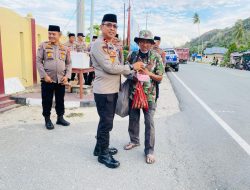 Sentuhan Ramadhan di Jalur Trans Sulawesi, Polres Parigi Moutong Berbagi Takjil Ke Pengguna Jalan