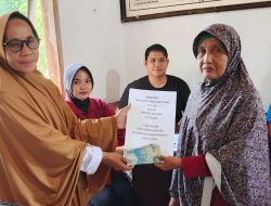 Kades Karya Mandiri Salurkan BLT Dan Gaji Aparat Desa