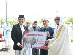 Gubernur Anwar Hafid Serahkan 127 Ekor hewan Kurban, Semangat Berbagi Warnai Idul Adha di Sulawesi Tengah