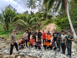 Tiga Hari Berpacu dengan Waktu, TNI-Polri dan BPBD Berhasil Pulihkan Jembatan Pascabanjir di Lobu Mandiri