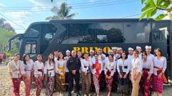 Dukung Kegiatan Keagamaan dan Pendidikan, Bus Brimob Sulteng Layani Tirta Yatra Purni SMADANI ke Pura Agung Wisnu Murti Donggala